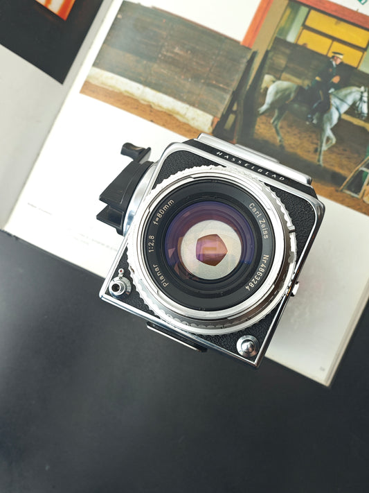 Hasselblad ⭑500C/M with Carl Zeiss Planar 80mm F2.8 C [with 2 magazines]