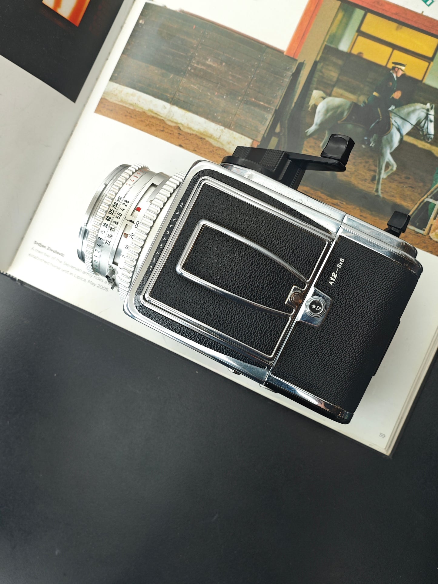 Hasselblad ⭑500C/M with Carl Zeiss Planar 80mm F2.8 C [with 2 magazines]