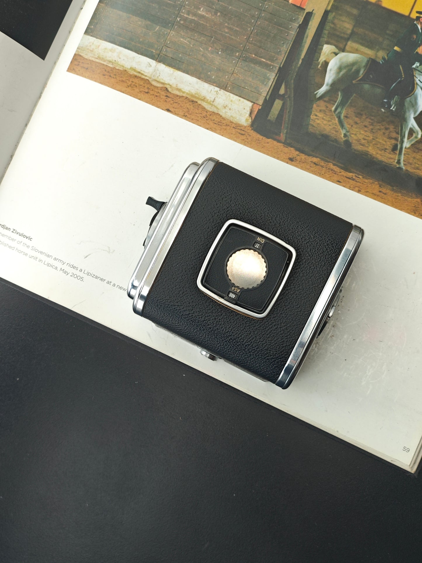 Hasselblad ⭑500C/M with Carl Zeiss Planar 80mm F2.8 C [with 2 magazines]