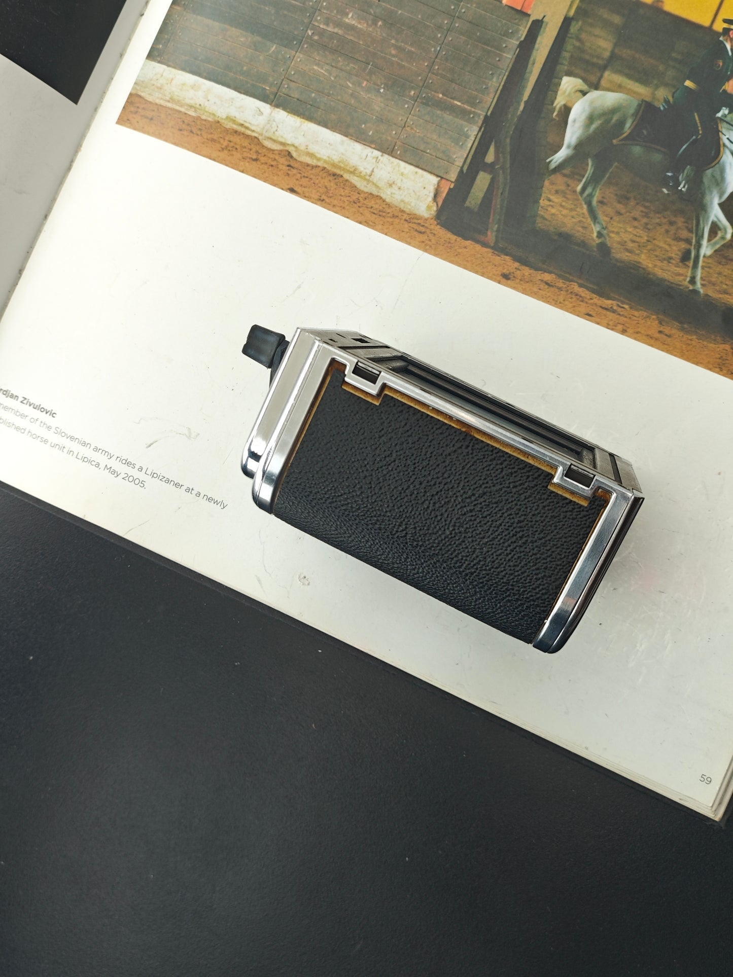 Hasselblad ⭑500C/M with Carl Zeiss Planar 80mm F2.8 C [with 2 magazines]