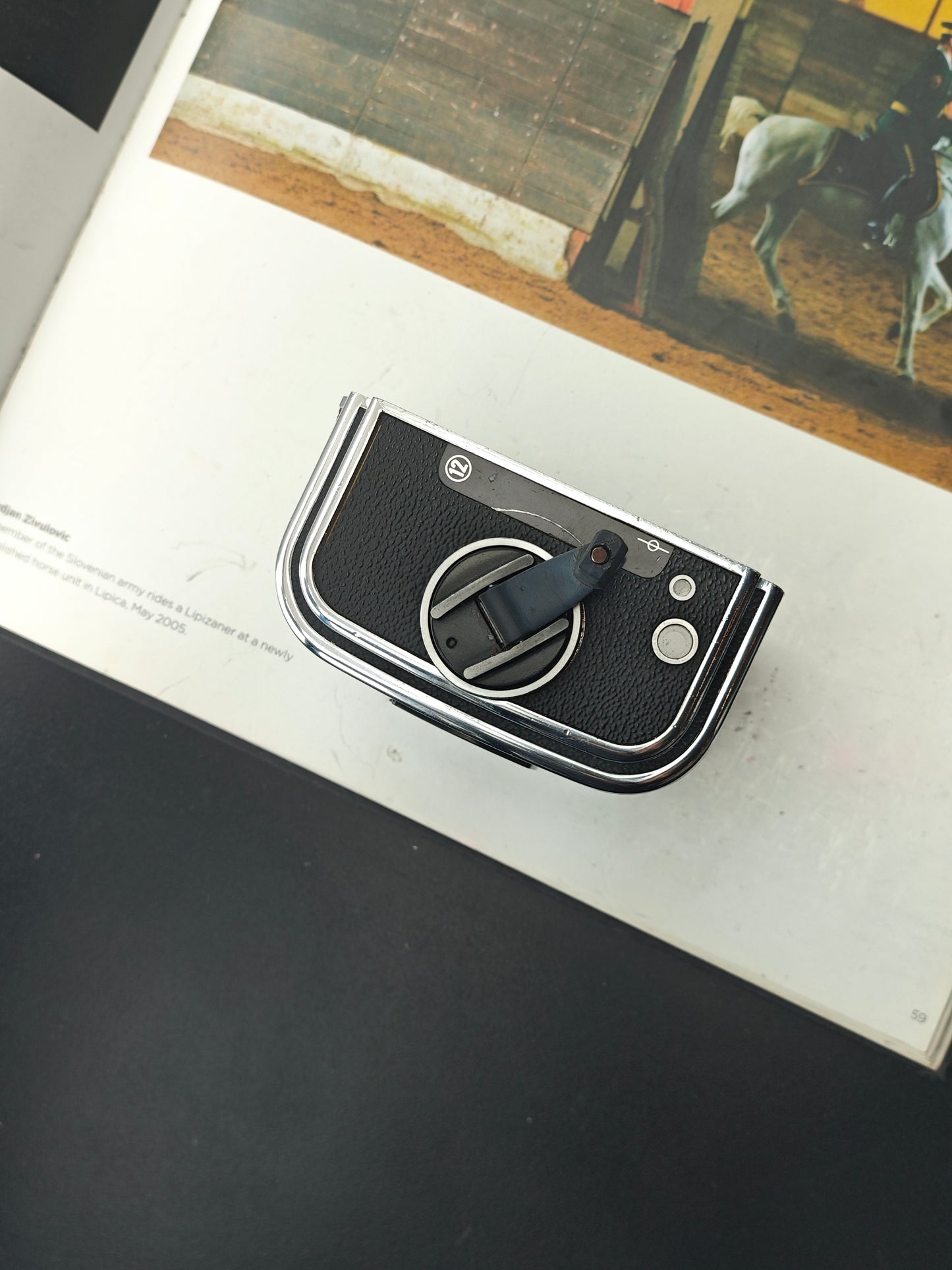 Hasselblad ⭑500C/M with Carl Zeiss Planar 80mm F2.8 C [with 2 magazines]