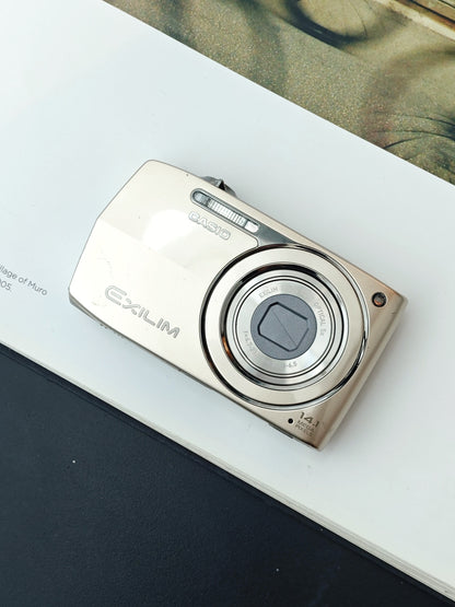 Used Casio EXILIM EX-Z2300 Digital Camera [No charger]