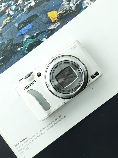 Used FujiFilm Finepix F770 EXR white Digital Camera [with box]
