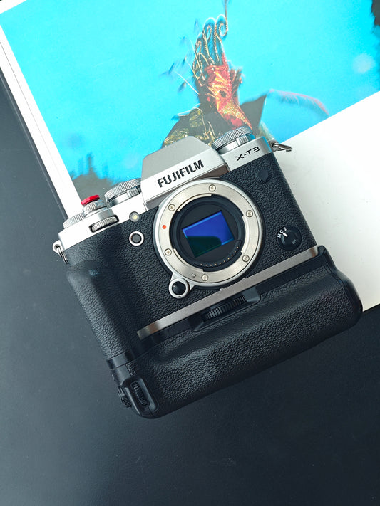 Used Fujifilm X-T3 with VG-XT3 Digital Camera [No charger]