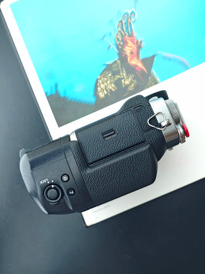 Used Fujifilm X-T3 with VG-XT3 Digital Camera [No charger]