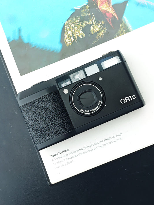 *READ* Ricoh GR1s