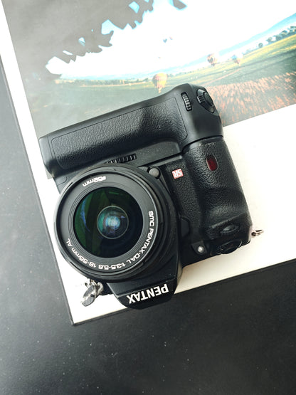 Pentax K-7 with SMC Pentax-DA L 18-55mm F3.5-5.6 [No charger]