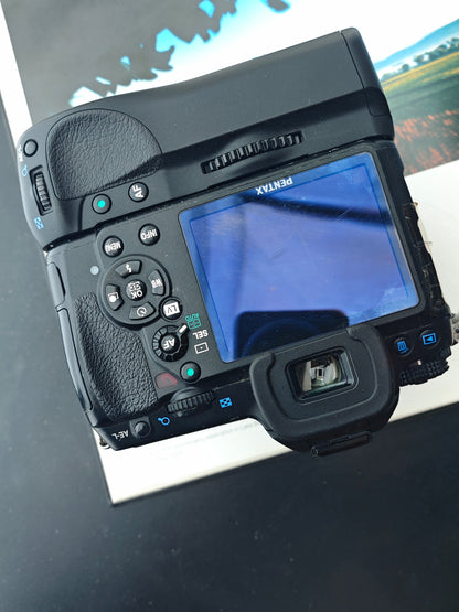 Pentax K-7 with SMC Pentax-DA L 18-55mm F3.5-5.6 [No charger]