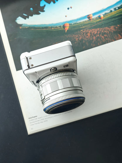 Used Olympus PEN E-PL1 with Double Zoom Kit [No charger]