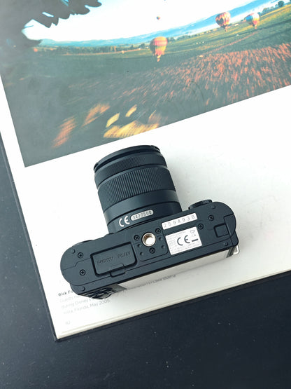 Used Pentax Q-S1 black&green with 02 Standard Zoom 5-15mm F2.8-4.5 and 06 Telephoto Zoom 15-45mm F2.8