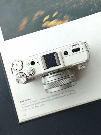 Used Pentax Q white with 01 Standard Prime  8.5mm F1.9 AL (IF) and 02 Standard Zoom 5-15mm F2.8-4.5 ED AL (IF)