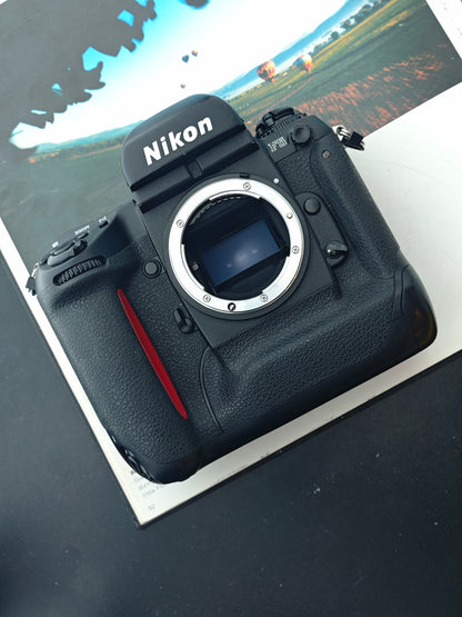 Nikon F5 body