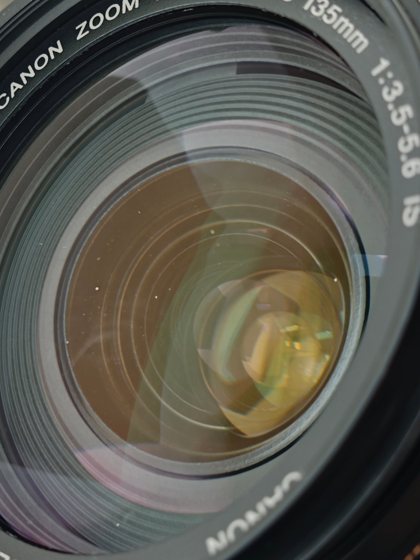 Canon Zoom Lens EF 28-135mm F3.5-5.6 IS USM