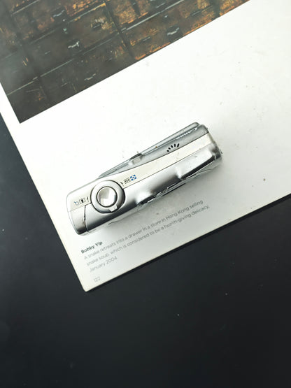 *READ* Used Canon IXY Digital 810 IS Digital Camera [No charger]