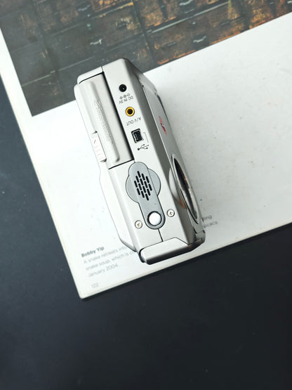 Used Leica Digilux 4.3 Digital Camera [with box]