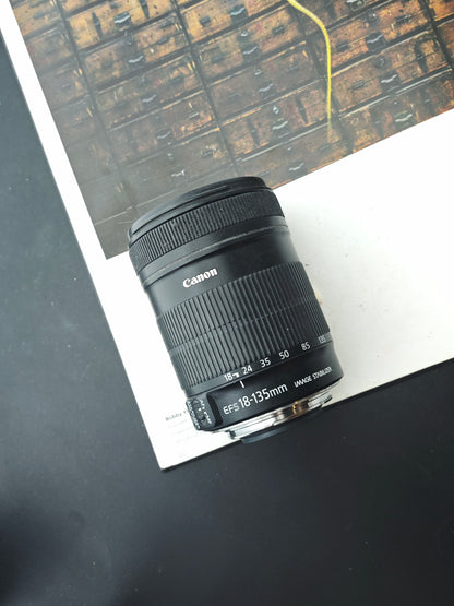 Canon Lens EF-S 18-135mm F3.5-5.6 IS