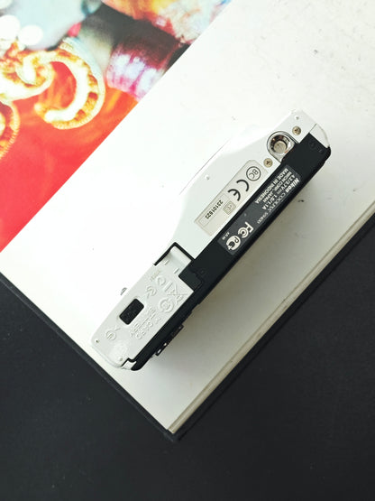 Used Nikon Coolpix S9400 white  Digital Camera [No charger]