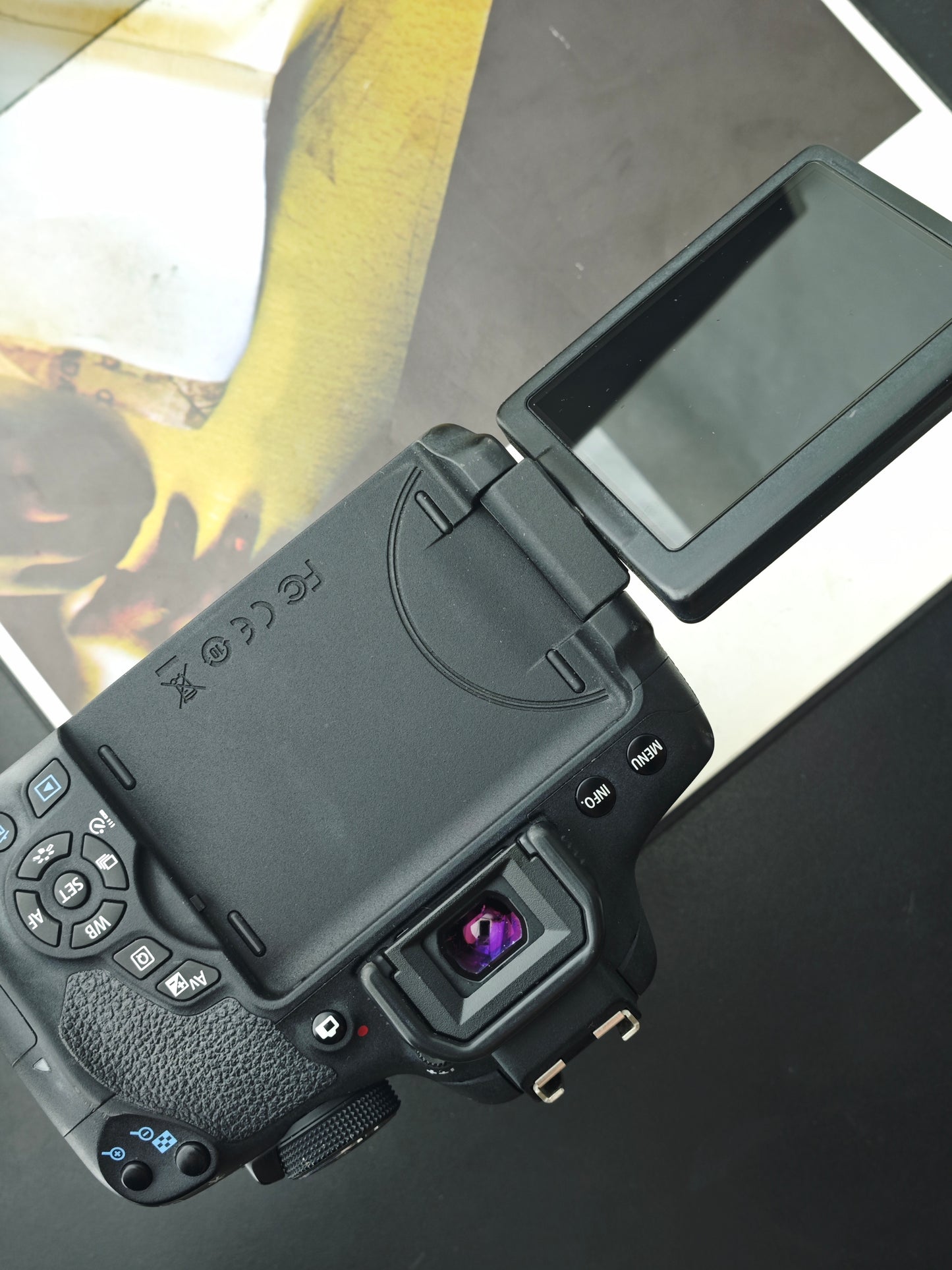 Used Canon EOS Kiss X8i with EF -S 18-55mm F3.5-6.6 IS STM [No charger]