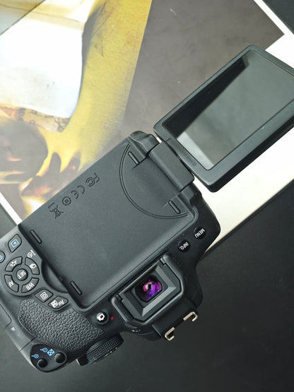 Used Canon EOS Kiss X8i with EF -S 18-55mm F3.5-6.6 IS STM [No charger]