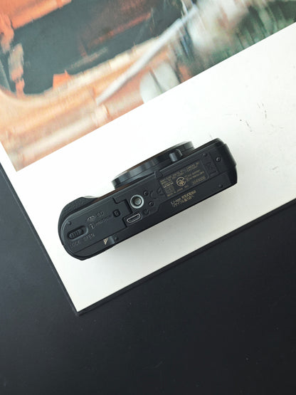 Used Sony Cyber-shot DSC-HX30V Digital Camera [JPN only, No charger]