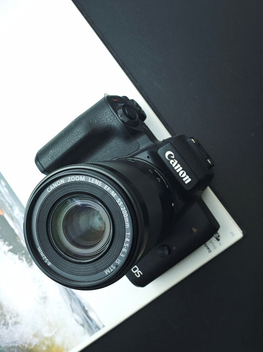 Used Canon EOS Kiss M with Zoom EF-M 55-200mm F4.5-6.3 IS STM