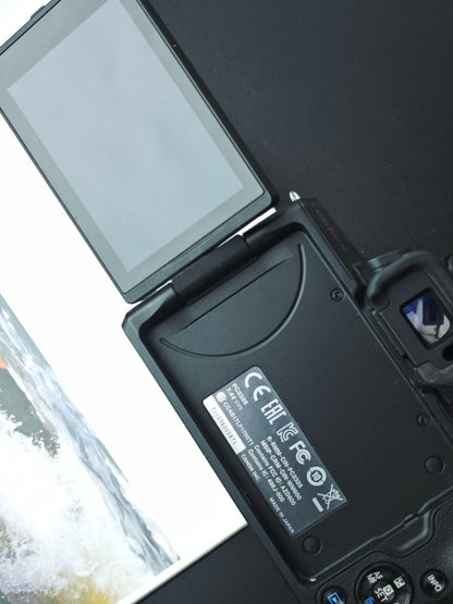 Used Canon EOS Kiss M with Zoom EF-M 55-200mm F4.5-6.3 IS STM