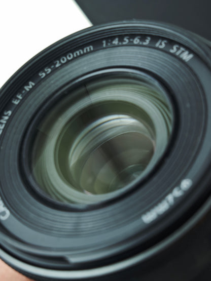 Used Canon EOS Kiss M with Zoom EF-M 55-200mm F4.5-6.3 IS STM