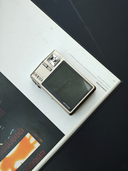 *READ* Used Casio EXILIM EX-Z400 gold Digital Camera [No charger]