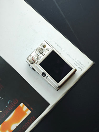 Used Canon IXY Digital 700 Digital Camera [No charger]