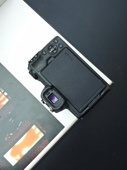 Used Canon EOS Kiss M with EF-M 15-45mm F3.5-6.3 IS STM [No charger]