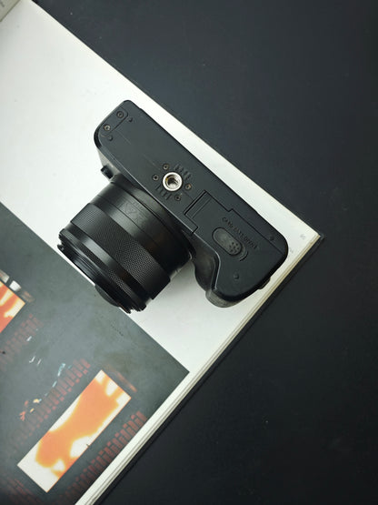 Used Canon EOS Kiss M with EF-M 15-45mm F3.5-6.3 IS STM [No charger]