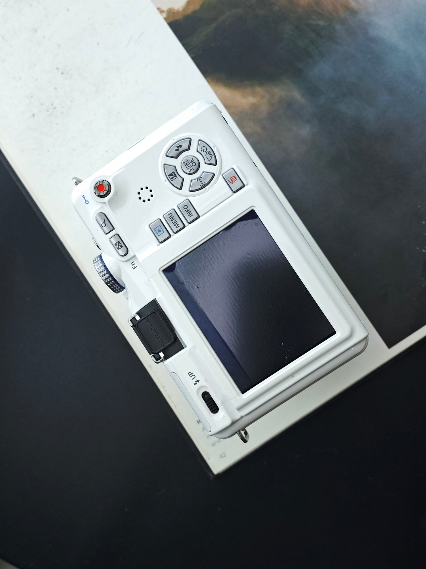 Used Olympus PEN E-PL1s with Double Zoom Kit Digital Camera