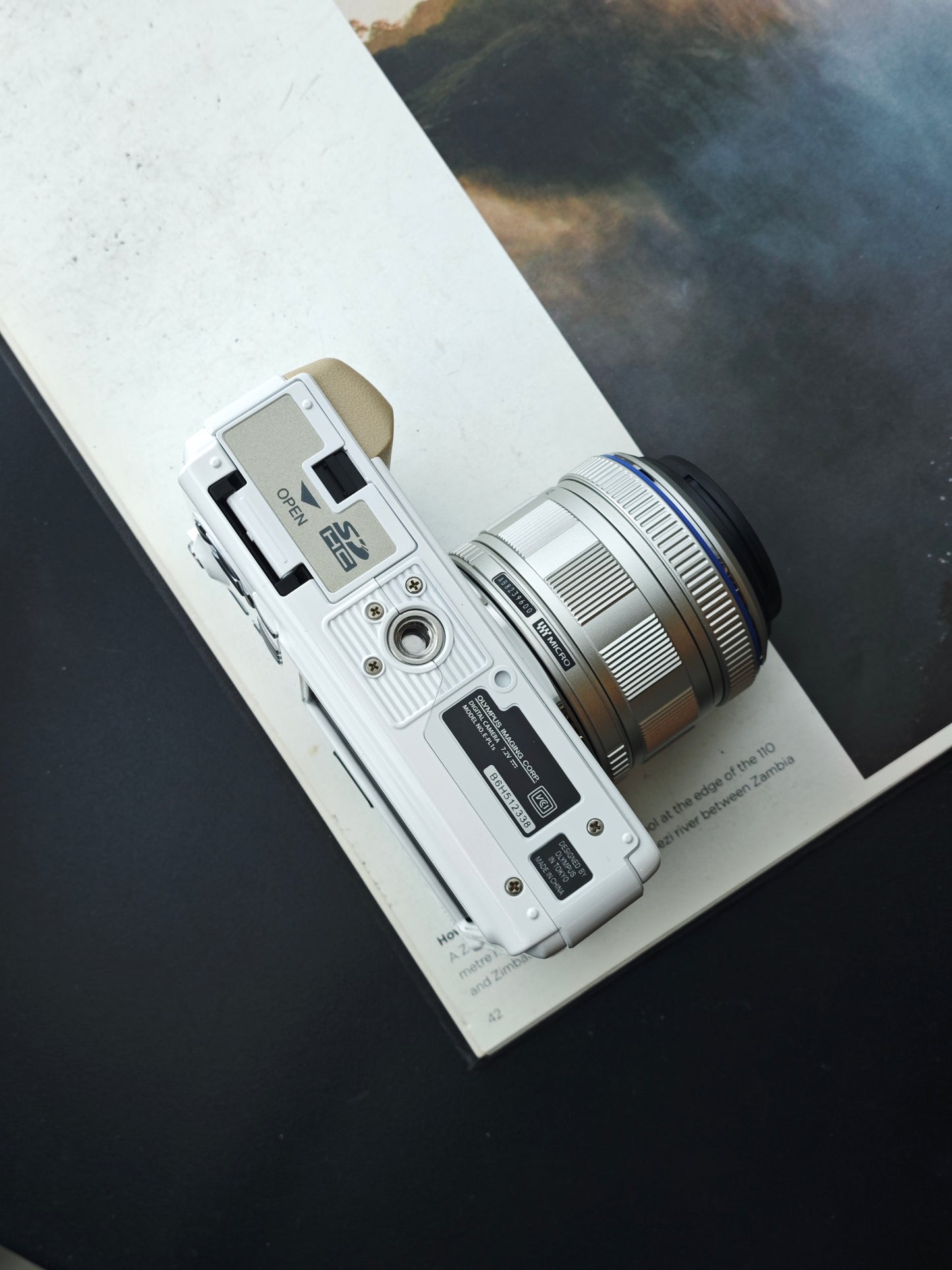 Used Olympus PEN E-PL1s with Double Zoom Kit Digital Camera