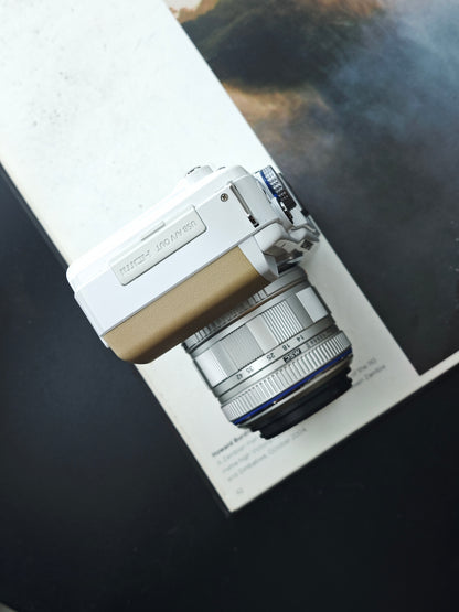 Used Olympus PEN E-PL1s with Double Zoom Kit Digital Camera