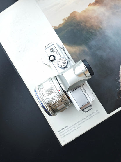 Used Olympus PEN E-PL1 with Double Zoom Kit [+Electronit View Finder VF-2, No charger]