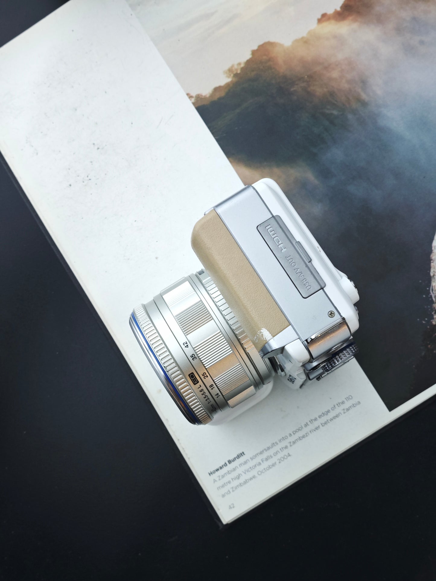 Used Olympus PEN E-PL1 with Double Zoom Kit [+Electronit View Finder VF-2, No charger]