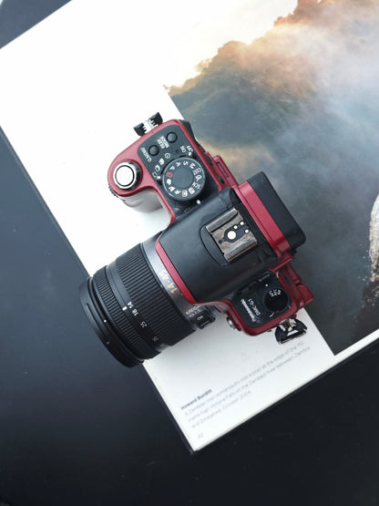 Used Panasonic Lumix G1 red with 14-45mm F3.5-5.6 and 45-200mmm F4-5.6 [JPN only, No charger]