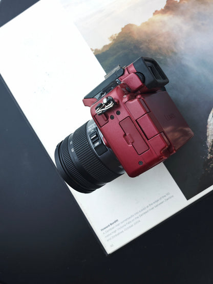 Used Panasonic Lumix G1 red with 14-45mm F3.5-5.6 and 45-200mmm F4-5.6 [JPN only, No charger]
