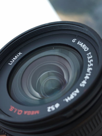 Used Panasonic Lumix G1 red with 14-45mm F3.5-5.6 and 45-200mmm F4-5.6 [JPN only, No charger]