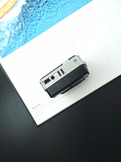 Used Ricoh Caplio R5 black Digital Camera [with box]