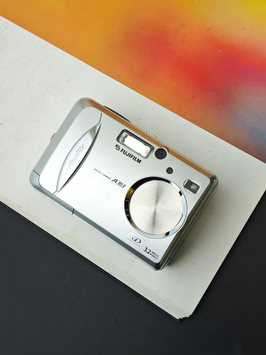 Used Fujifilm FinePix A303 Digital Camera [JPN only, with box]