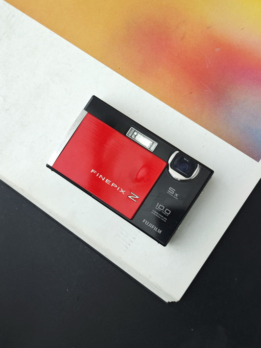 Used Fujifilm FinePix Z200 fd Digital Camera [No charger]