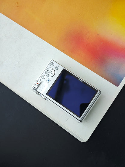 Used Nikon Coolpix S7000 white Digital Camera [No charger]