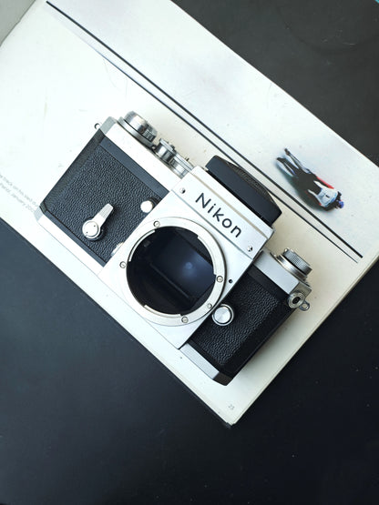 *READ* Nikon F with Waist Level Finder (DW-1)