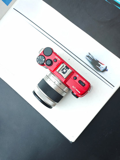 Used Pentax Q10 SR red with 02 Standard Zoom 5-15mm