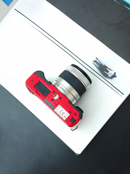 Used Pentax Q10 SR red with 02 Standard Zoom 5-15mm