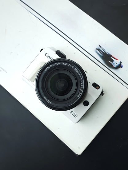 Used Canon EOS M2 white with EF-M 18-55mm F3.5-5.6 [No charger]