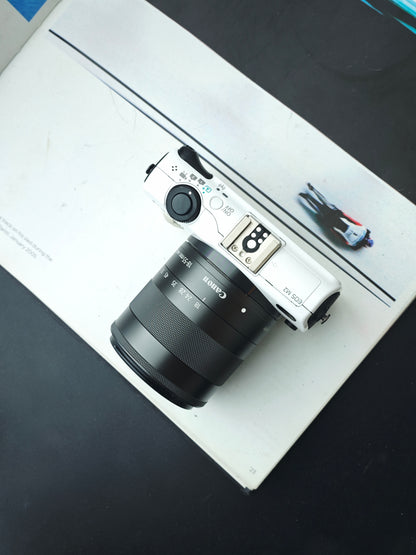 Used Canon EOS M2 white with EF-M 18-55mm F3.5-5.6 [No charger]