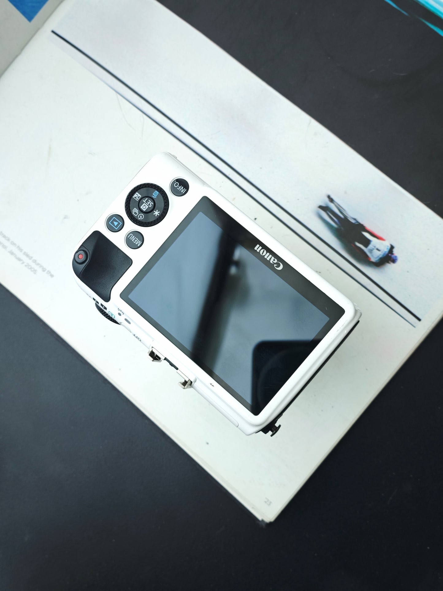 Used Canon EOS M2 white with EF-M 18-55mm F3.5-5.6 [No charger]