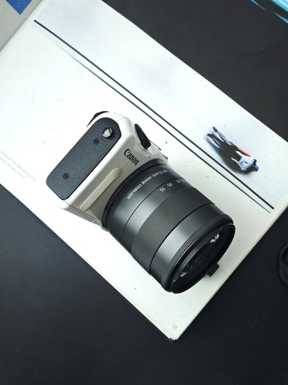 Used Canon EOS M2 white with EF-M 18-55mm F3.5-5.6 [No charger]